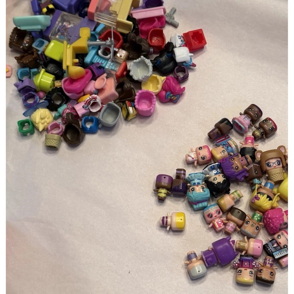 My Mini MixieQ's Lot Figurines Accessories Over 100 Pieces Collectible Miniature